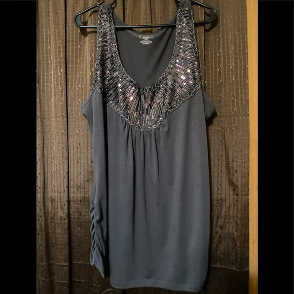 Lane Bryant size 18/20 sleeveless, gray, sequined top with ruched sides. - Picture 1 of 5